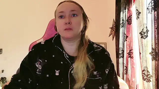 kisicaxx online show from February 6, 8:39 am