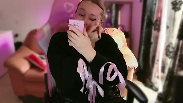 kisicaxx online show from February 13, 10:02 am