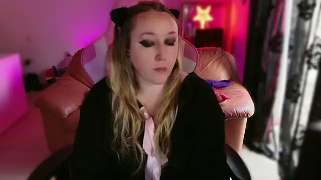 kisicaxx online show from February 21, 2:27 pm