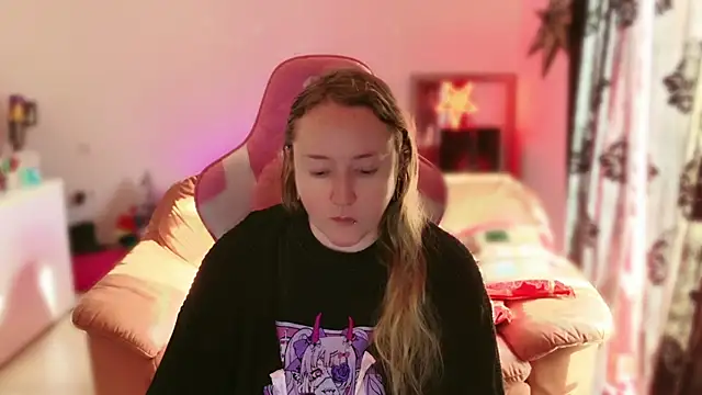 kisicaxx online show from March 8, 8:00 am