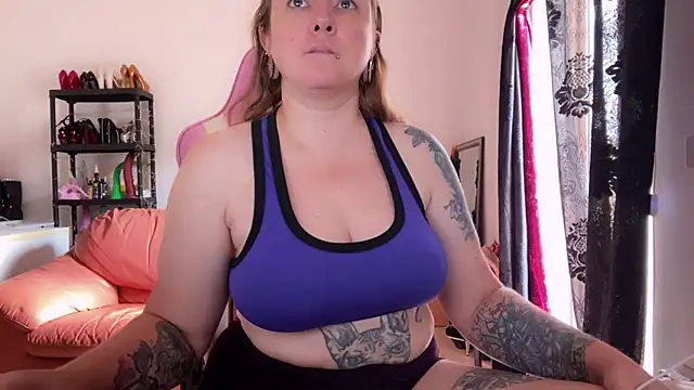 kisicaxx online show from September 18, 7:10 am