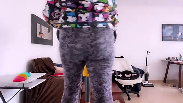 kisicaxx online show from January 7, 12:51 pm