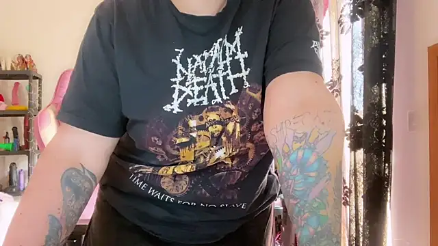 Snapshot of kisicaxx chatting on February 12, 10:43 am kisicaxx online show from February 12, 10:43 am