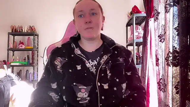 Snapshot of kisicaxx chatting on February 13, 7:59 am kisicaxx online show from February 13, 7:59 am