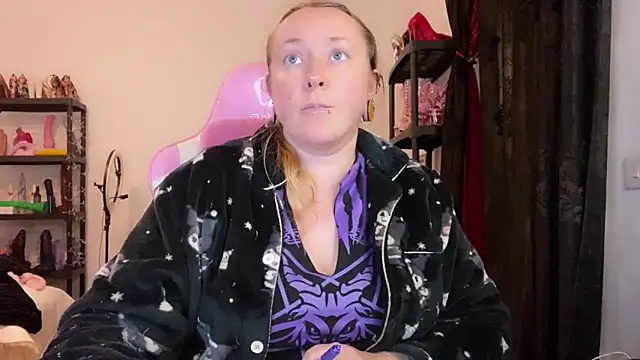 Snapshot of kisicaxx chatting on February 13, 8:05 pm kisicaxx online show from February 13, 8:05 pm