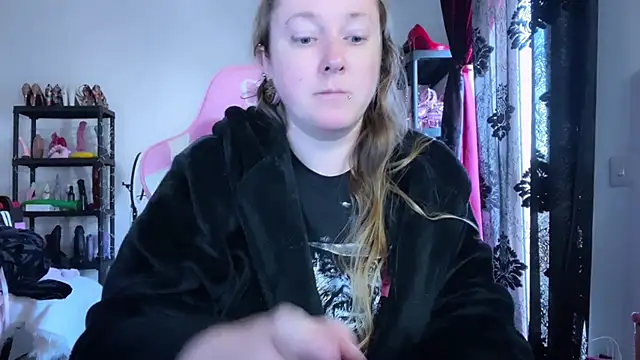 Snapshot of kisicaxx chatting on February 17, 2:57 pm kisicaxx online show from February 17, 2:57 pm