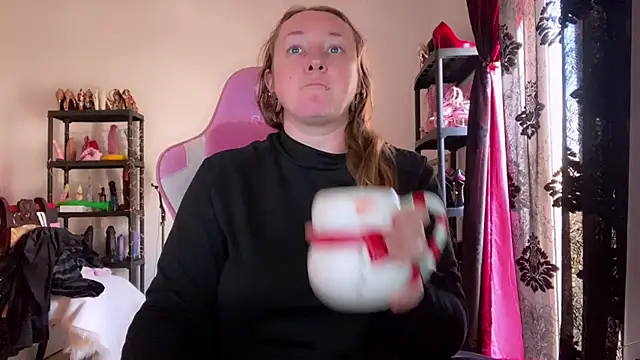 Snapshot of kisicaxx chatting on February 18, 2:13 pm kisicaxx online show from February 18, 2:13 pm