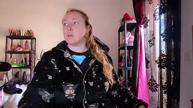 Snapshot of kisicaxx chatting on February 23, 2:14 pm kisicaxx online show from February 23, 2:14 pm