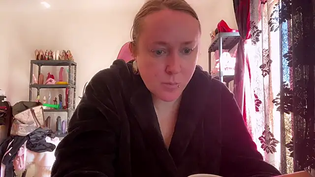 Snapshot of kisicaxx chatting on February 24, 9:18 am kisicaxx online show from February 24, 9:18 am