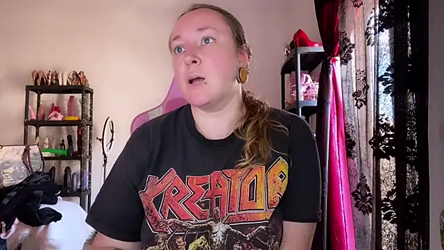 Snapshot of kisicaxx chatting on February 25, 2:16 pm kisicaxx online show from February 25, 2:16 pm