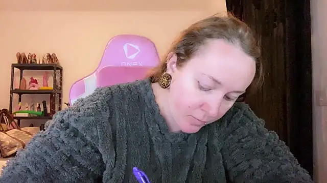 Snapshot of kisicaxx chatting on March 1, 6:43 pm kisicaxx online show from March 1, 6:43 pm