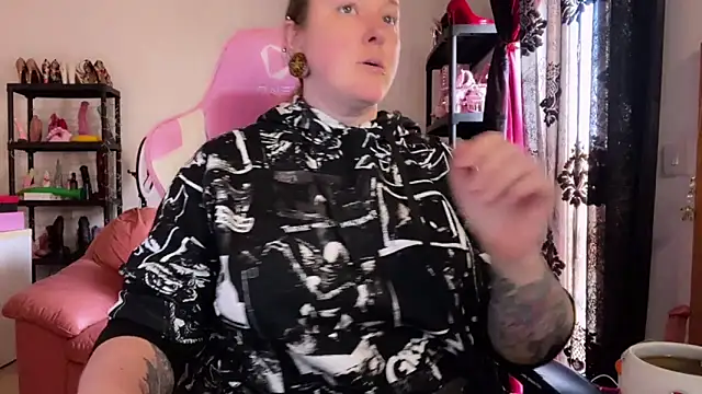 Snapshot of kisicaxx chatting on March 16, 2:32 pm kisicaxx online show from March 16, 2:32 pm