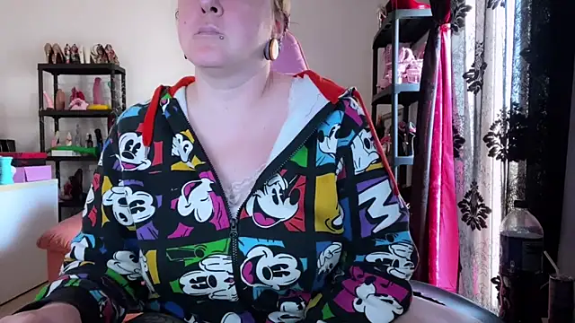 Snapshot of kisicaxx chatting on March 23, 2:32 pm kisicaxx online show from March 23, 2:32 pm