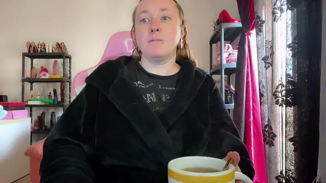 Snapshot of kisicaxx chatting on March 31, 2:17 pm kisicaxx online show from March 31, 2:17 pm