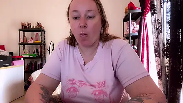 kisicaxx online show from May 12, 8:55 am