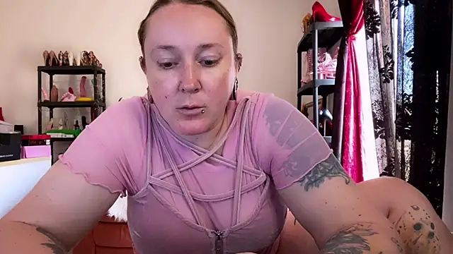kisicaxx online show from May 16, 11:42 am