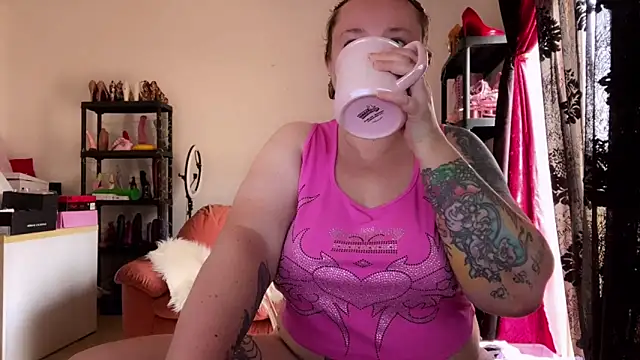 kisicaxx online show from May 17, 10:00 am