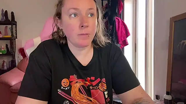 kisicaxx online show from July 30, 5:23 pm
