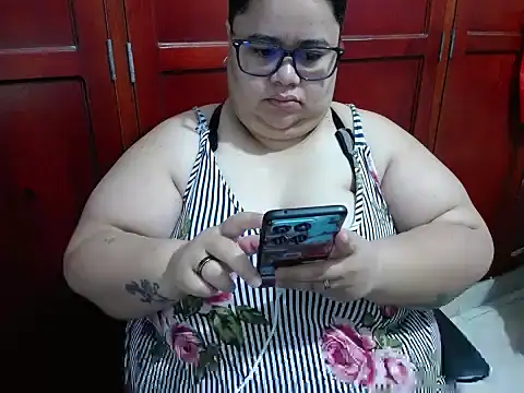 hotlesby4uxxx online show from June 18, 1:59 pm