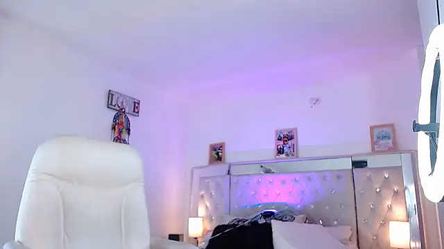 hollythomson online show from January 16, 9:40 pm