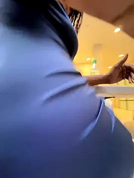 Snapshot of __Nessa__ chatting on December 21, 1:18 pm Nessa online show from December 21, 1:18 pm