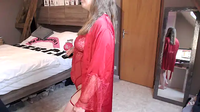 MissGirly online show from December 16, 1:11 pm