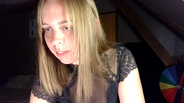 MissGirly online show from September 9, 6:40 pm