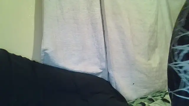 Snapshot of OscarbidD661 chatting on May 5, 8:44 am OscarbidD661 online show from May 5, 8:44 am