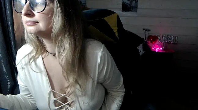 RubiLakros online show from March 4, 9:11 pm