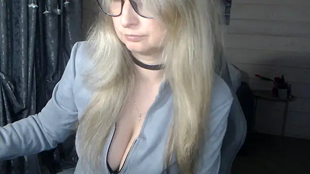 RubiLakros online show from October 31, 3:46 pm