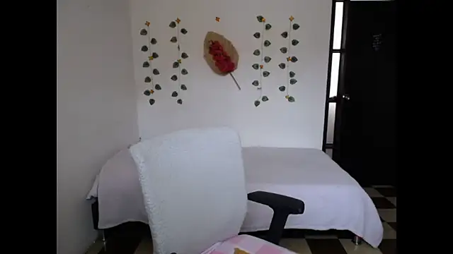 Snapshot of Sofi_5249_ chatting on August 4, 3:58 pm Sofi 5249 online show from August 4, 3:58 pm
