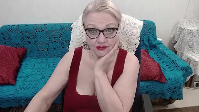 Snapshot of xHoneyLadyx chatting on November 26, 9:32 am xHoneyLadyx online show from November 26, 9:32 am