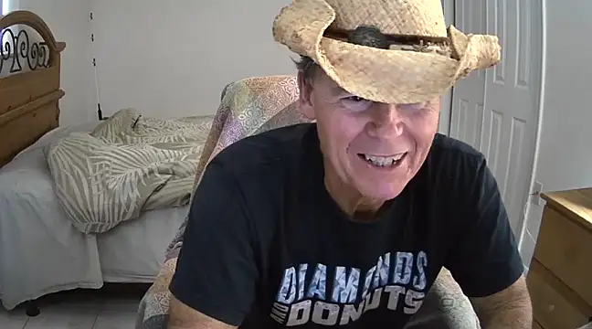 Snapshot of nakeedcowboi65 chatting on February 6, 8:45 pm nakeedcowboi65 online show from February 6, 8:45 pm