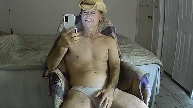 Snapshot of nakeedcowboi65 chatting on February 8, 8:31 am nakeedcowboi65 online show from February 8, 8:31 am