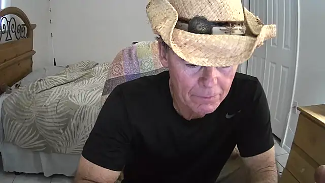 Snapshot of nakeedcowboi65 chatting on February 9, 9:06 pm nakeedcowboi65 online show from February 9, 9:06 pm