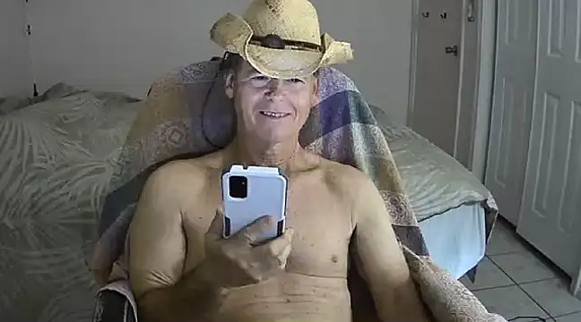 Snapshot of nakeedcowboi65 chatting on February 13, 11:17 am nakeedcowboi65 online show from February 13, 11:17 am