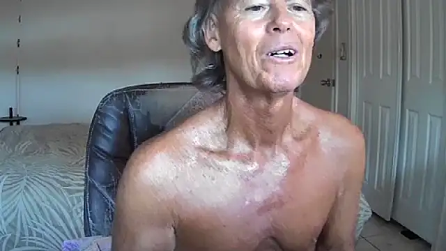 Snapshot of nakeedcowboi65 chatting on June 18, 12:20 pm nakeedcowboi65 online show from June 18, 12:20 pm