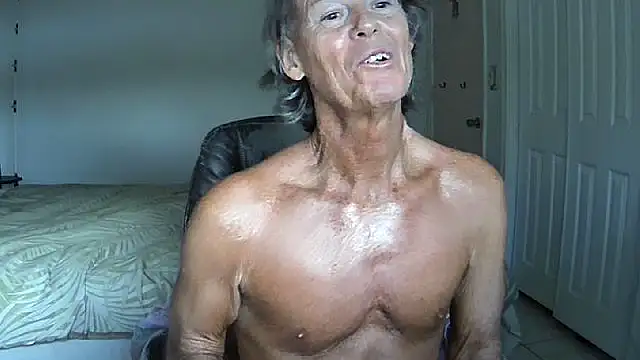 Snapshot of nakeedcowboi65 chatting on July 5, 11:34 pm nakeedcowboi65 online show from July 5, 11:34 pm