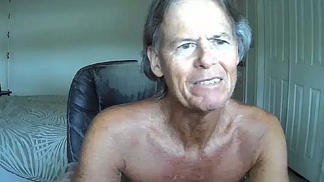 Snapshot of nakeedcowboi65 chatting on July 14, 12:22 pm nakeedcowboi65 online show from July 14, 12:22 pm