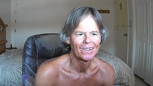 Snapshot of nakeedcowboi65 chatting on July 28, 12:48 pm nakeedcowboi65 online show from July 28, 12:48 pm
