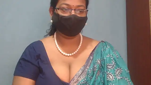 Snapshot of naughtyboobs38dd chatting on July 24, 8:45 am naughtyboobs38dd online show from July 24, 8:45 am
