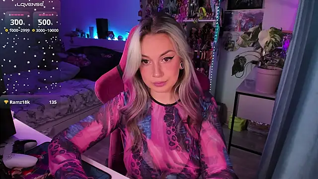 ChloeKohaku online show from December 6, 4:47 am