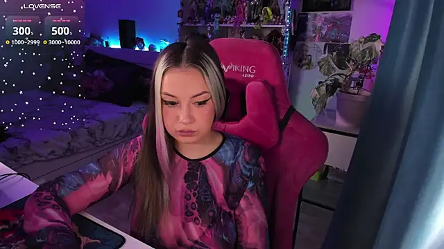 ChloeKohaku online show from December 18, 3:26 am