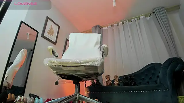 Snapshot of Ashley_leon_ chatting on February 8, 1:22 pm Ashley leon online show from February 8, 1:22 pm