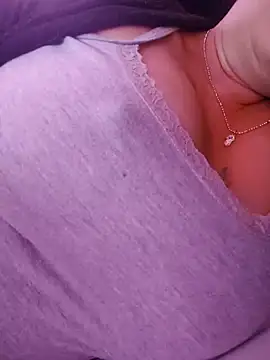 Snapshot of Mariana_444 chatting on December 10, 9:22 pm Mariana 444 online show from December 10, 9:22 pm