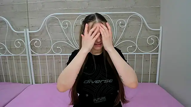 JuliaBusty online show from March 22, 2:25 pm
