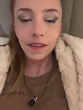 Heidi Harper online show from March 15, 9:27 pm