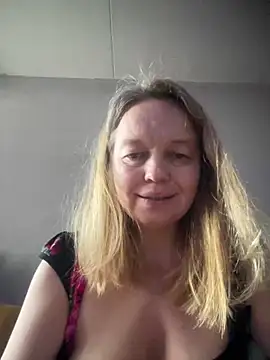 Susanel online show from December 22, 10:38 am