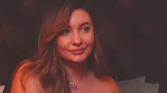 Snapshot of YaaraCollins chatting on January 4, 7:13 am YaaraCollins online show from January 4, 7:13 am