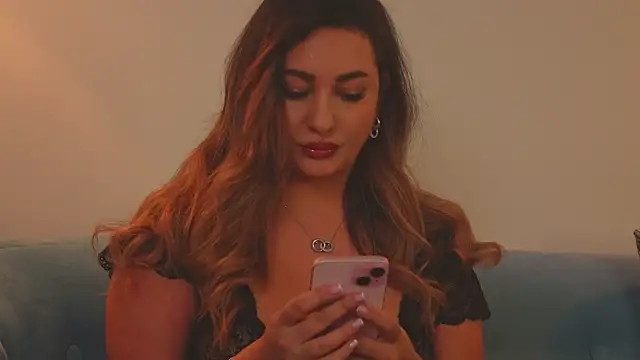 Snapshot of YaaraCollins chatting on February 28, 12:54 am YaaraCollins online show from February 28, 12:54 am